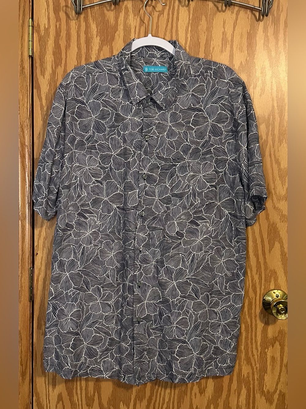 Tori Richard Hawaiian Shirt Men's XL Floral Hibiscus Navy & White Tencel Lyocel